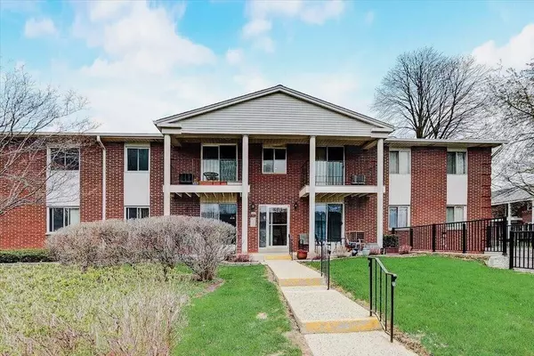 6167 W Howard Ave Unit 16, Greenfield, WI 53220