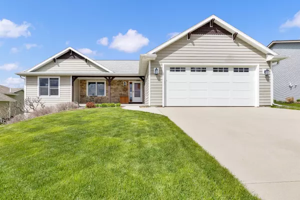 W1442 Stoney Brook Ct, Ixonia, WI 53036