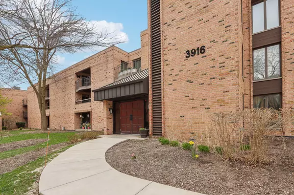 Shorewood, WI 53211,3916 N Oakland Ave Unit 325