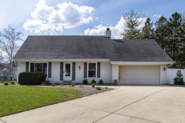 703 Mansfield Ct, Hartland, WI 53029