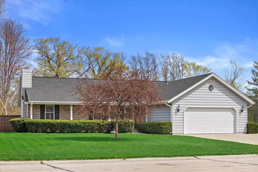 14040 W Beechwood Trl, New Berlin, WI 53151