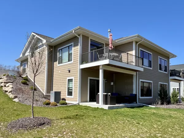 20091 Overstone Dr Unit 31-1, Lannon, WI 53046