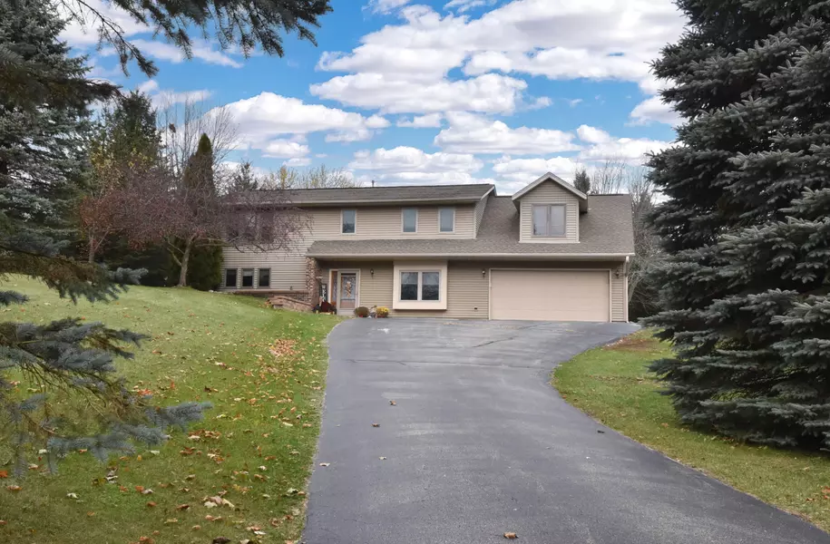 S109W29820 Valley Ridge Ct, Mukwonago, WI 53149