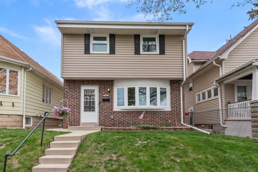 2061 S 72nd St, West Allis, WI 53219