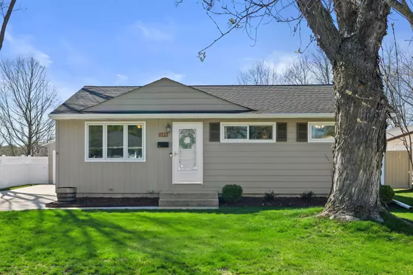 149 Highland Ave, Hartland, WI 53029