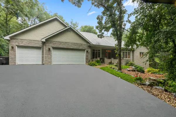 107 Ferris Dr, North Prairie, WI 53153