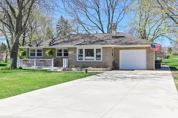 7443 S Shepard Ave, Oak Creek, WI 53154