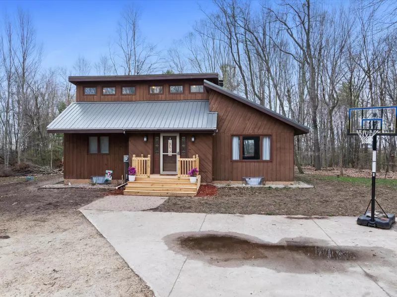 11913 Sunny Slope Rd, Franklin, WI 54247