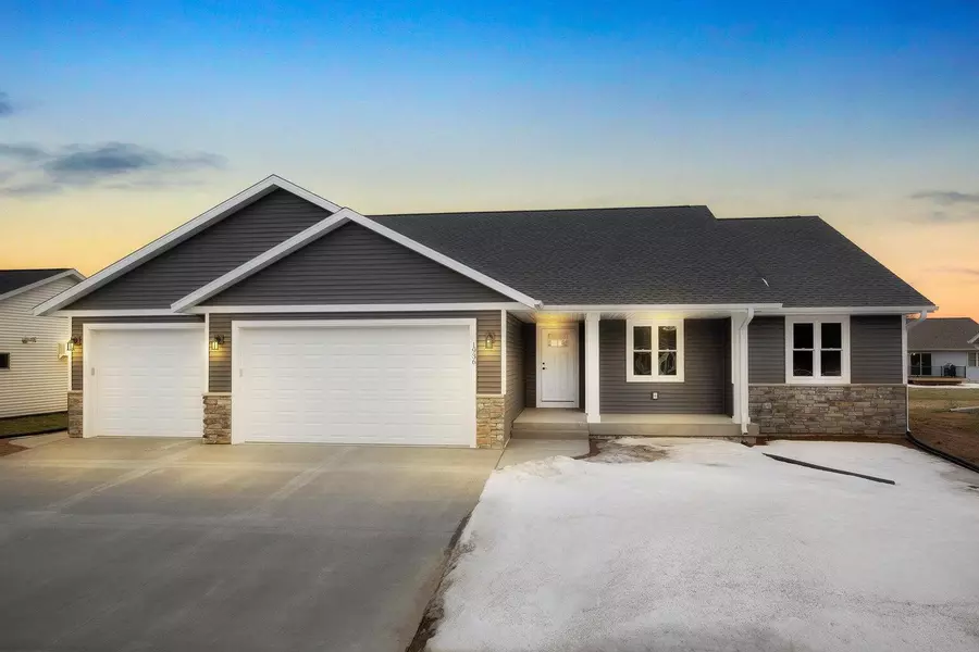 1956 Golden Gate Way, Holmen, WI 54636