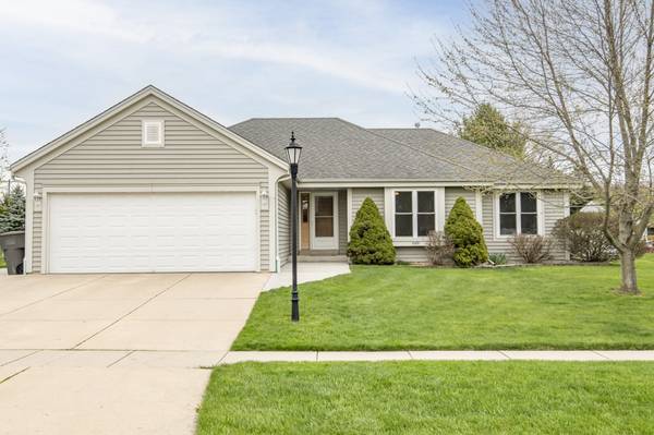 1703 Steeple Dr,  East Troy,  WI 53120