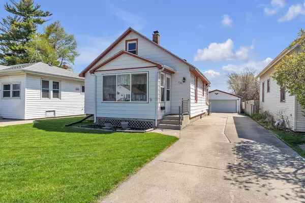 2041 Blaine Ave, Racine, WI 53405