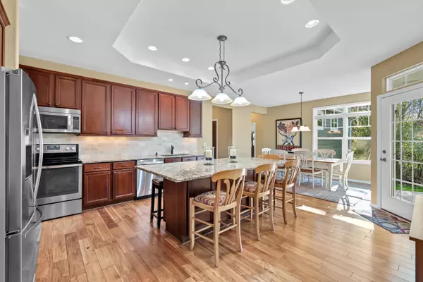 Mequon, WI 53092,7217 W River Birch Dr