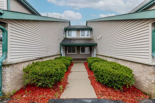 Cudahy, WI 53110,6080 S Crosswinds Dr Unit 7