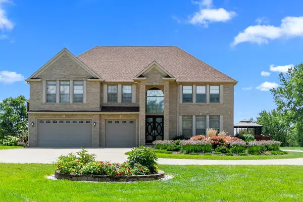 27527 122nd St, Salem Lakes, WI 53179