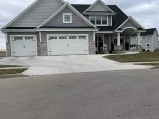 1280 Foxwood Pass, Oconomowoc, WI 53066