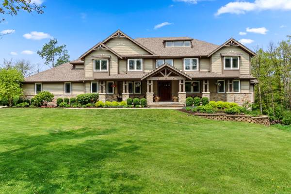 6590 Bridlewood Ct, Lyons, WI 53147