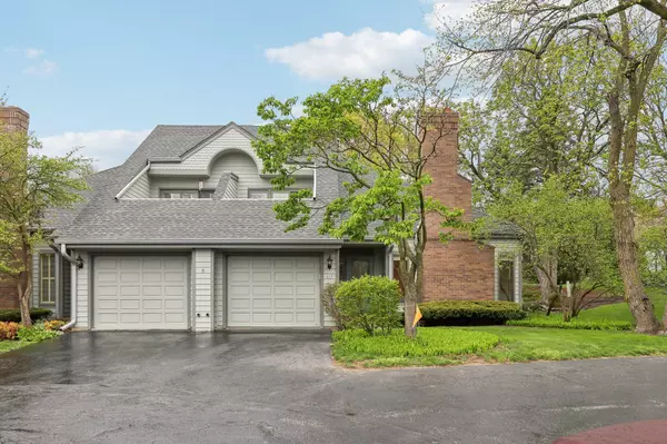 409 Pine Ter, Oconomowoc, WI 53066