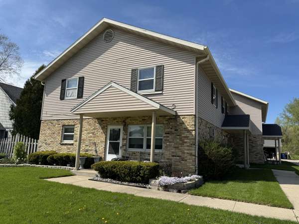 312 Scenic Ct, Slinger, WI 53086