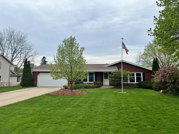 Pewaukee, WI 53186,W223N2385 Glenwood Ln