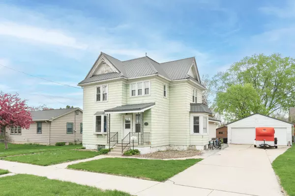 513 N Montgomery St, Watertown, WI 53098