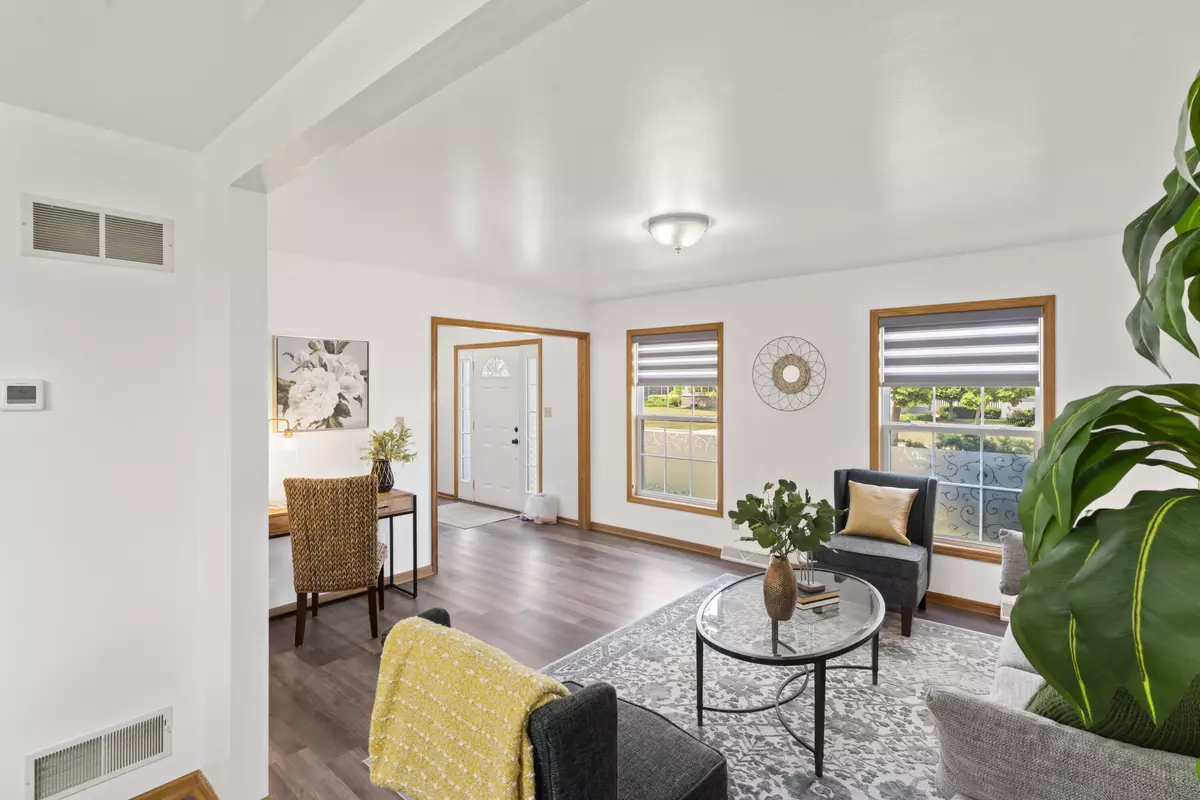 Franklin, WI 53132,4037 W Whispering Ridge Pass