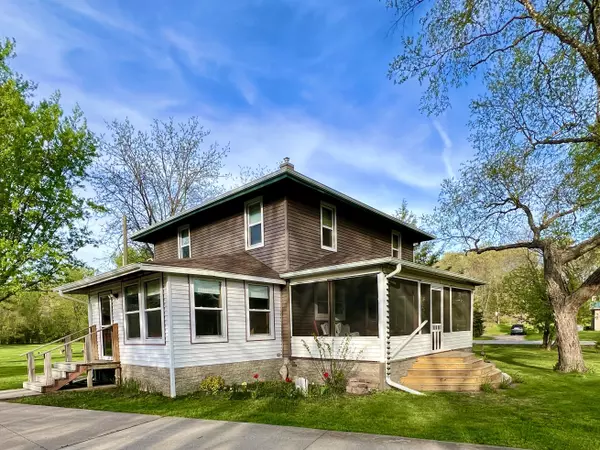 W8220 Oepka St, Holland, WI 54636