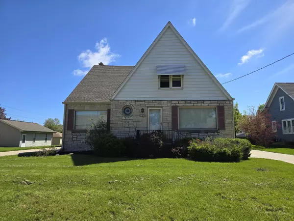 1659 Lathrop Ave, Racine, WI 53405