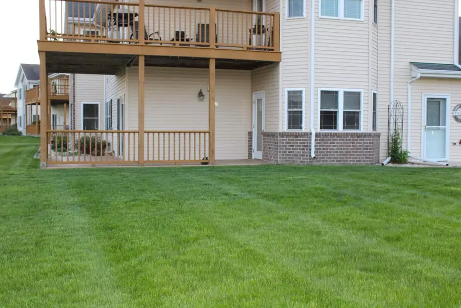 944 Prairie Gdns Unit 1, Kewaskum, WI 53040