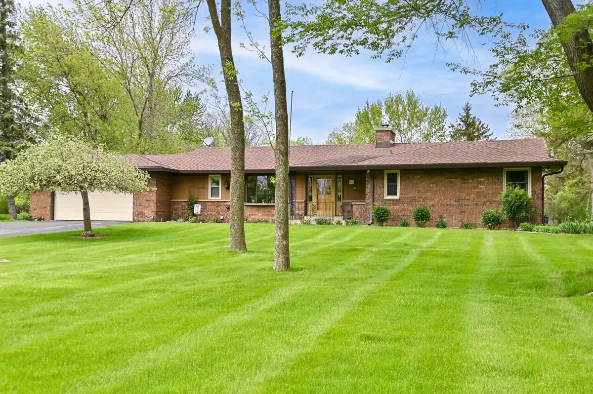 Mequon, WI 53092,2044 W Woodside Ln