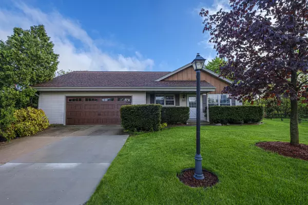 W141N4857 Golden Fields Ct, Menomonee Falls, WI 53051