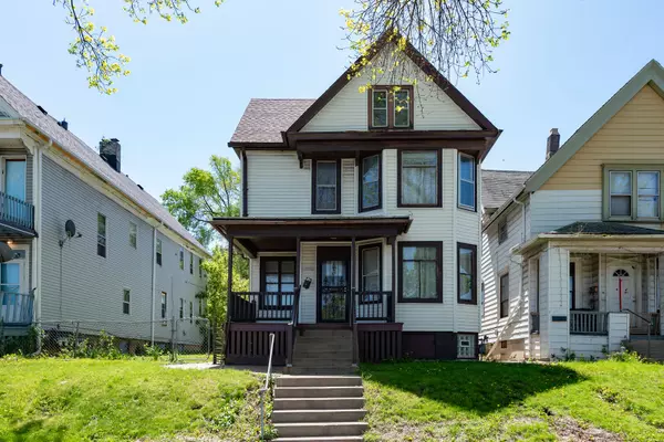 2909 W Pierce St, Milwaukee, WI 53215