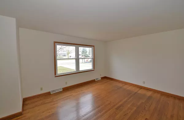 Racine, WI 53405,218 Ohio St Unit 220