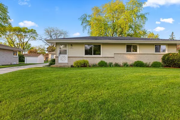 N88W18011 Christman Rd, Menomonee Falls, WI 53051