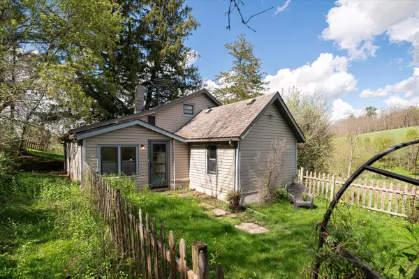 S6925 Lewison Rd, Viroqua, WI 54665