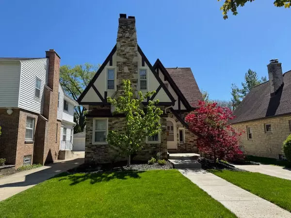 5358 N Kent Ave, Whitefish Bay, WI 53217