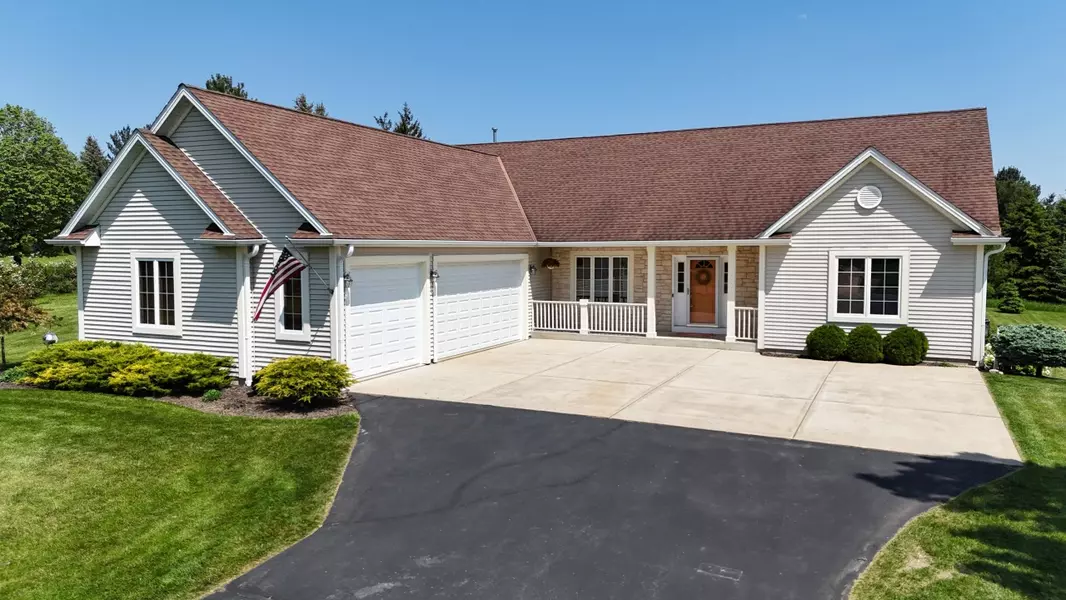 W319S8970 Excelsior Ln, Mukwonago, WI 53149