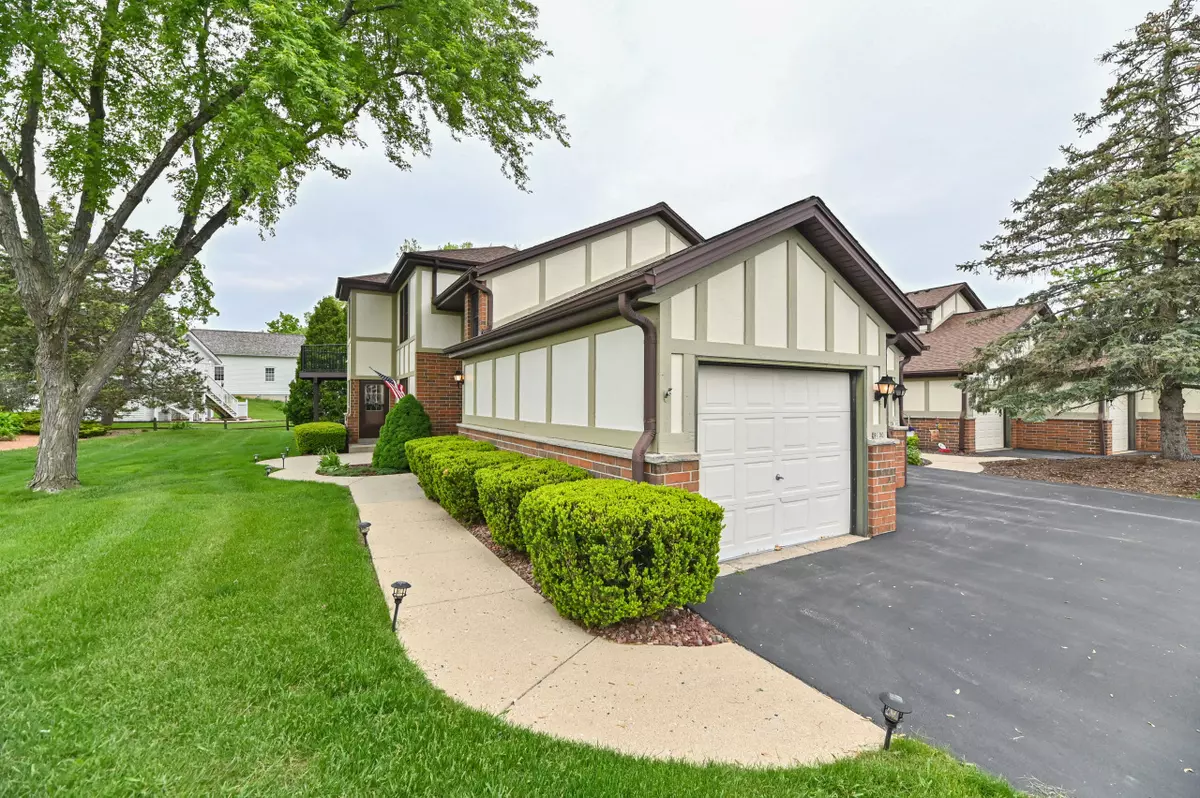 Franklin, WI 53132,8100 S Forest Hills Cir