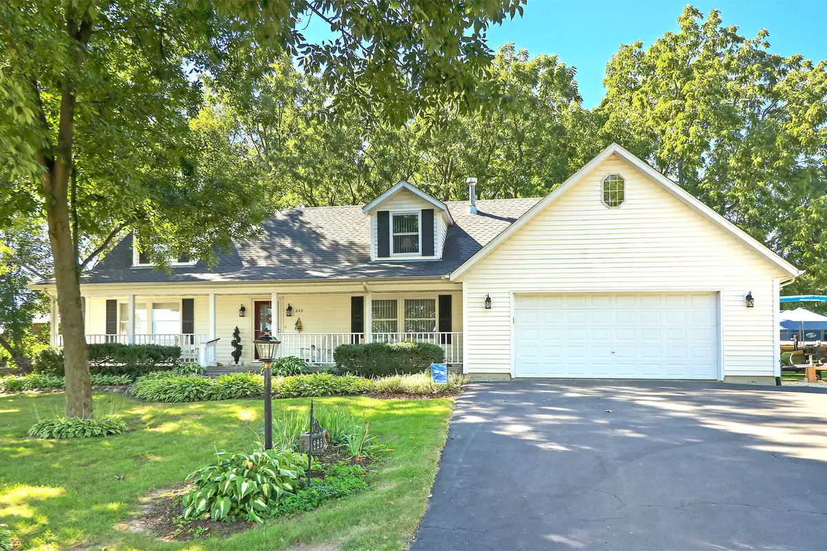 Twin Lakes, WI 53181,225 Evergreen Ln