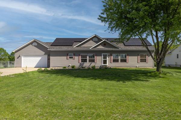 W7976 Vermeer St, Holland, WI 54636