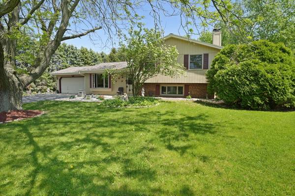 N6478 Long Meadow Dr, Lafayette, WI 53121