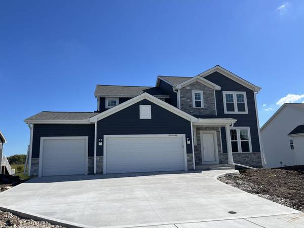 W188N5684 Clover Ln, Menomonee Falls, WI 53051