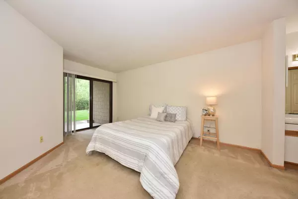 Glendale, WI 53209,1600 W Green Tree Rd Unit 122