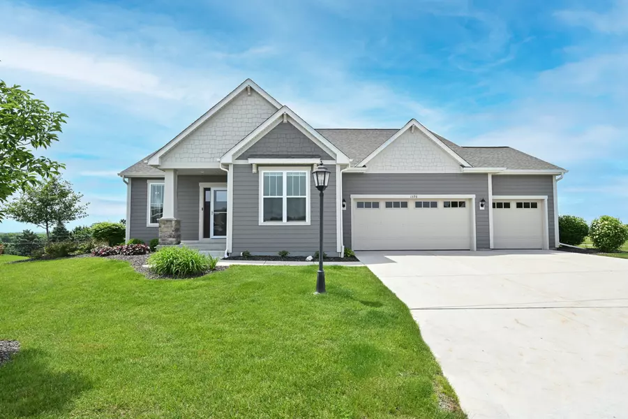 1398 Overlook Cir Unit E, Hartland, WI 53029