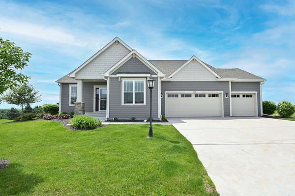 1398 Overlook Cir Unit E, Hartland, WI 53029