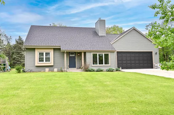 7112 S 46th St, Franklin, WI 53132