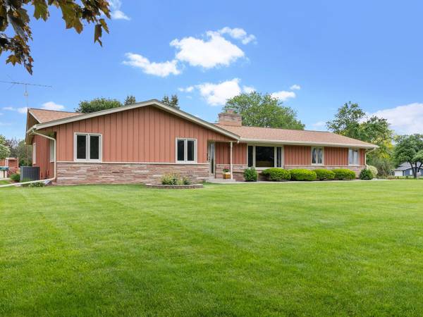 W333N4190 Mertins Dr, Nashotah, WI 53058