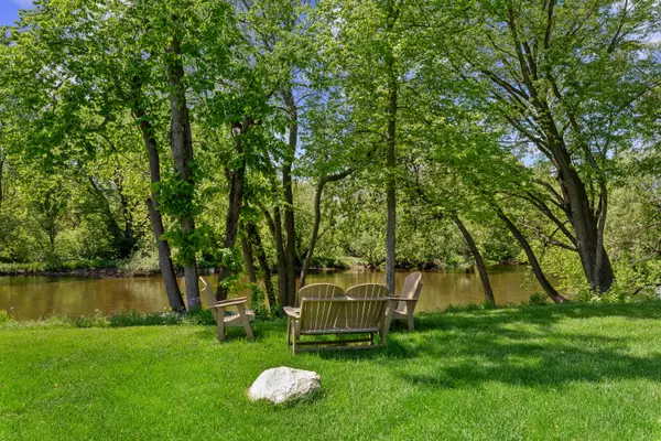 4836 W River Hollow Ct, Mequon, WI 53092