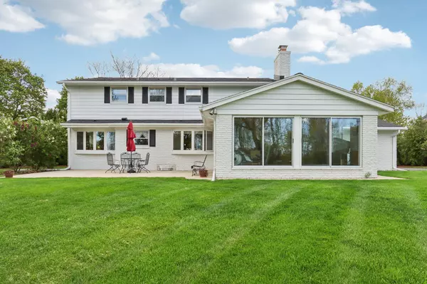 Mequon, WI 53092,3406 W Clubview Ct