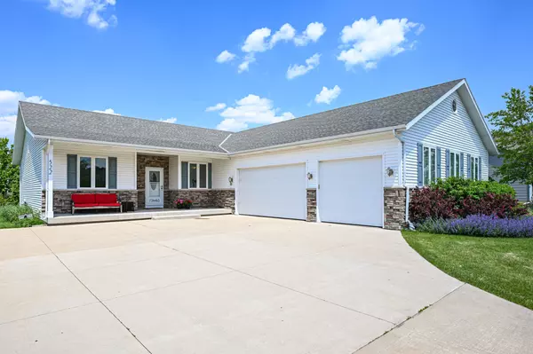 522 Bridgewater Cir, Williams Bay, WI 53191