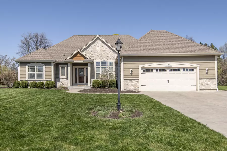 N28W24370 Single Tree Ct, Pewaukee, WI 53072